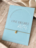 Geschenkset: „One Degree Hotter“ Karte und Armband mit Gravur