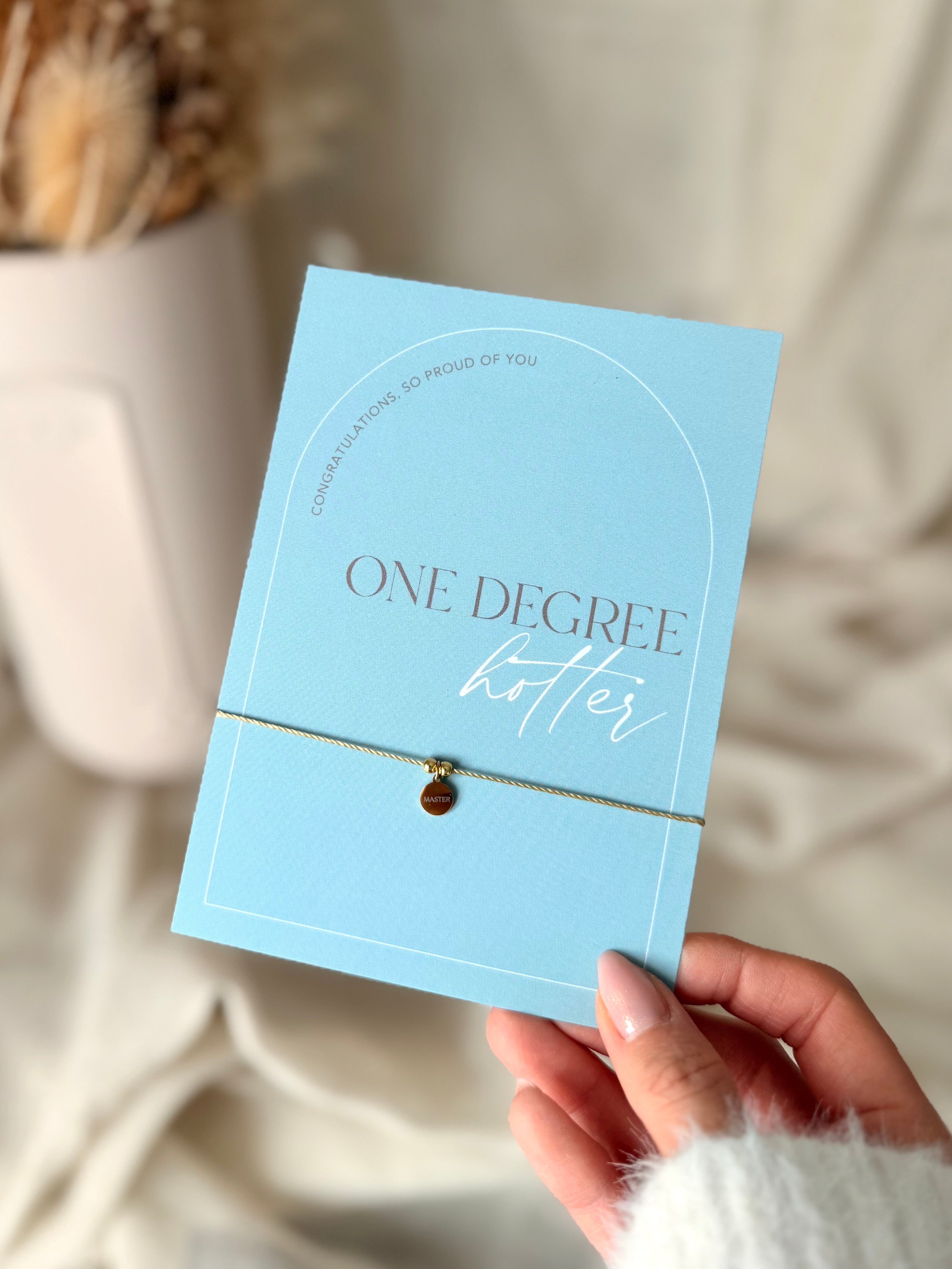 Geschenkset: „One Degree Hotter“ Karte und Armband mit Gravur