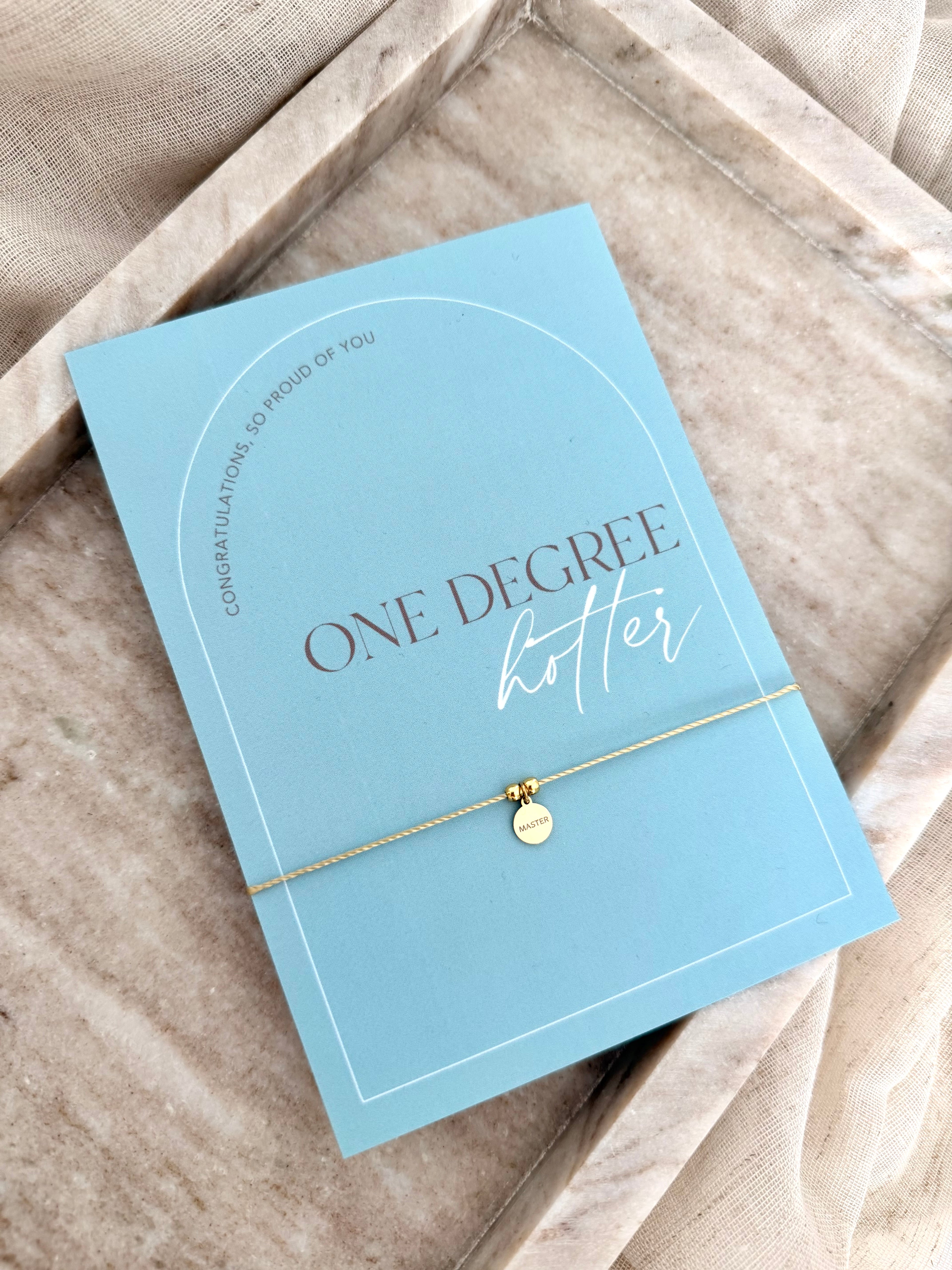 Geschenkset: „One Degree Hotter“ Karte und Armband mit Gravur